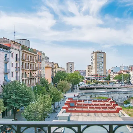 Flateli Rambla 5 3-2 * خيرونا